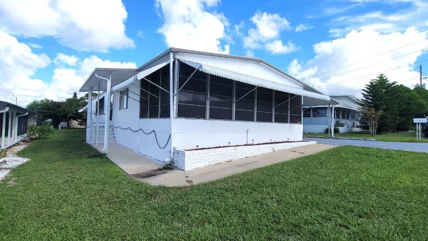 104 Baywood Drive a Dundee, FL Mobile or Manufactured Home for Sale